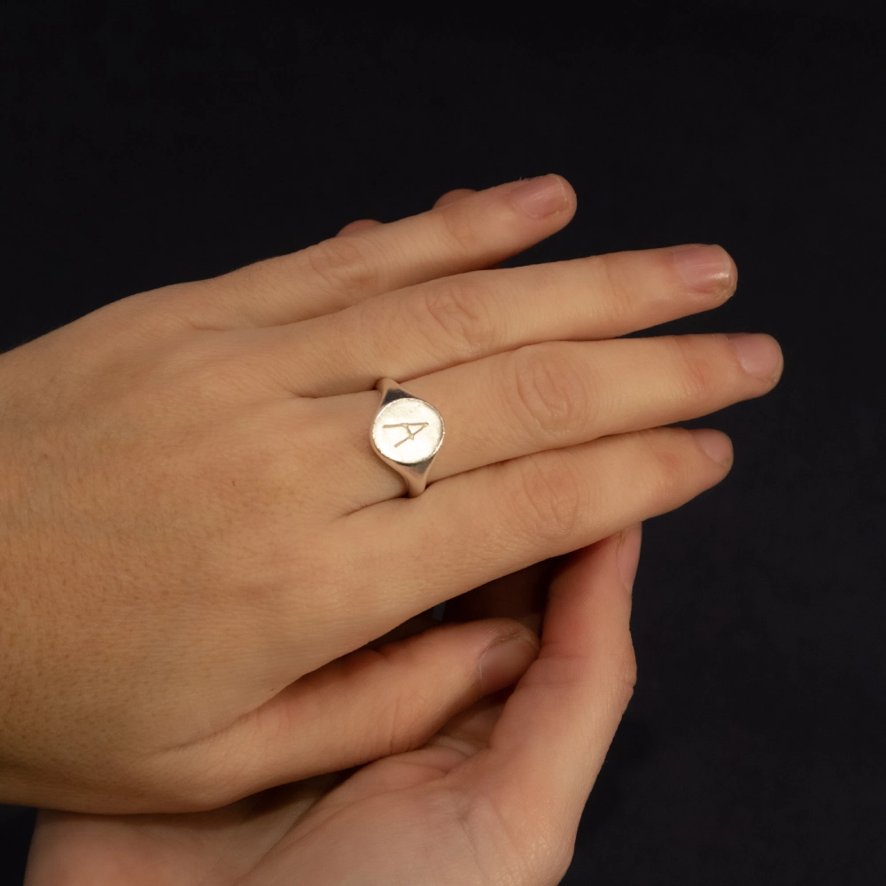 Sello minimal vertical